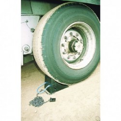 VFM Black Moulded Rubber Wheel Chock